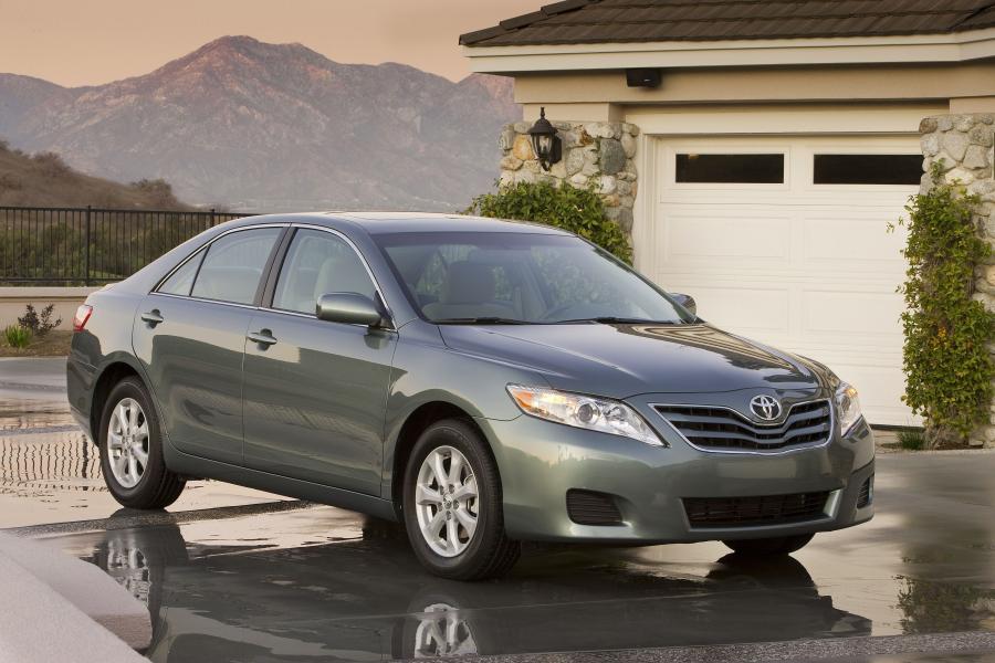  Toyota Camry LE 2010 года  (фото 17 из 20)